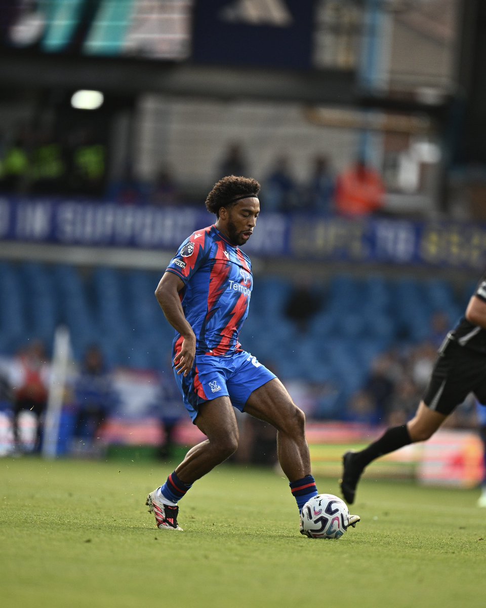 CPFC's tweet photo. Holding it down 🙅‍♂️ https://t.co/LvXSam7qf1