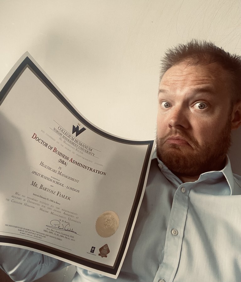 kikurenty's tweet photo. @bfialek @AGozdyra Widzę że były kapłan kowidowy po colegium tumanum powrócił z nową misją. 🤡🤡
Specjalistę od wszystkiego to aż dobrze posłuchać  😱😱 https://t.co/klHP92GcWA