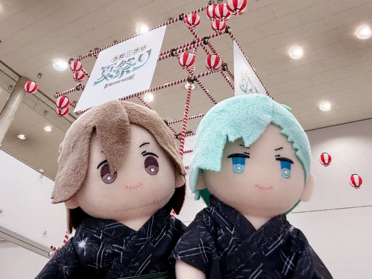 asuka07_ice's tweet photo. 先日💚💜ぬいスが届いて今日初お出かけでしたが、嶺二がほんとに顔ぱんぱんぱんすぎて笑ってしまう。発送される前に絶対唐揚げとドーナツたらふく食って来てる https://t.co/m07DuGLhrH