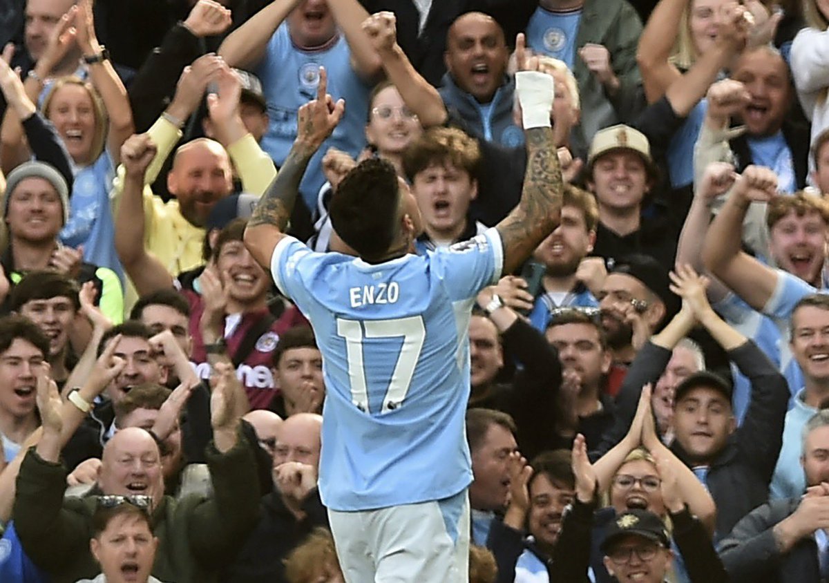 FabrizioRomano's tweet photo. 🩵🤍 Enzo Fernández has scored his first Manchester City goal. 1️⃣ https://t.co/YoZanWzpXK