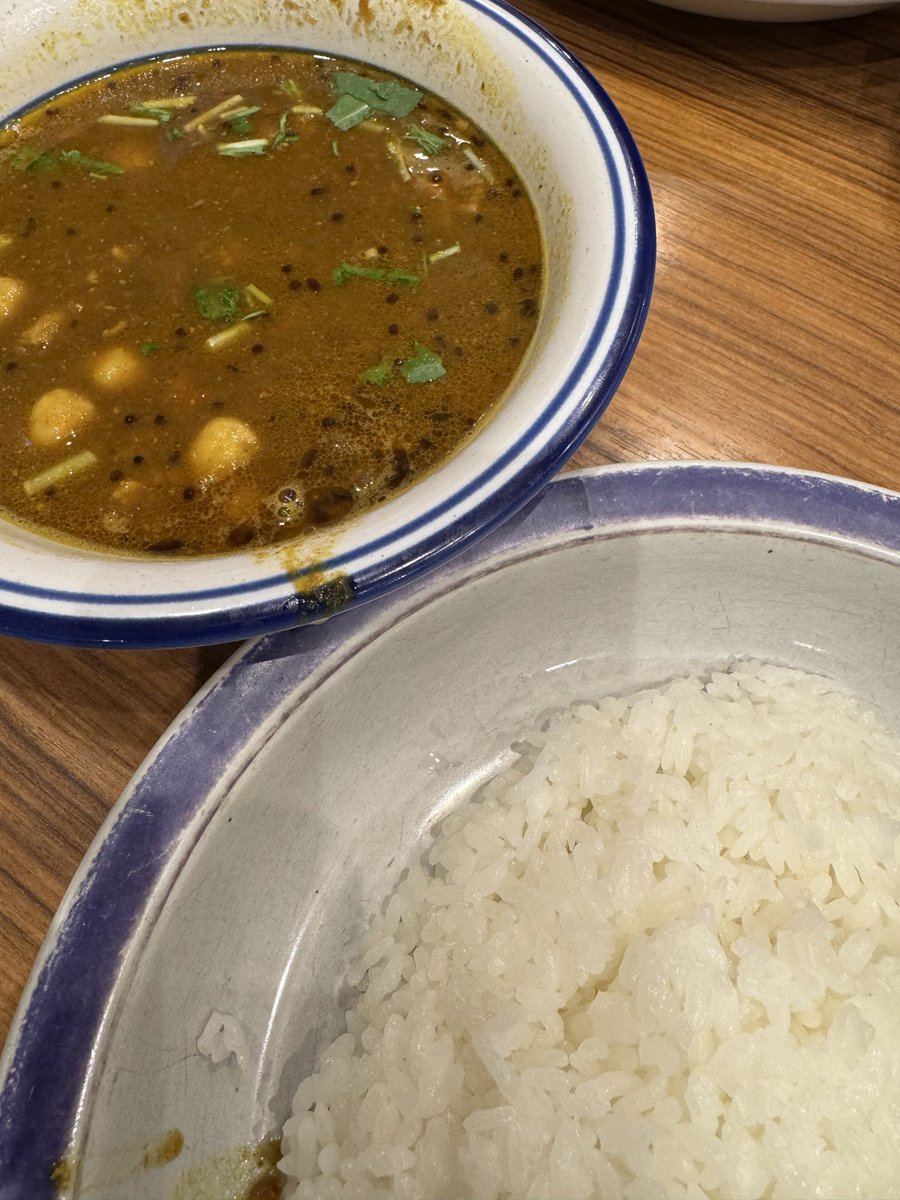ikuni_noise's tweet photo. #カレーの日
写真の前に、ちょっと口をつけちゃった…。
【 ` ⊝ ´ 】✧ｷｭｯﾌ... https://t.co/xN0XHY4avl