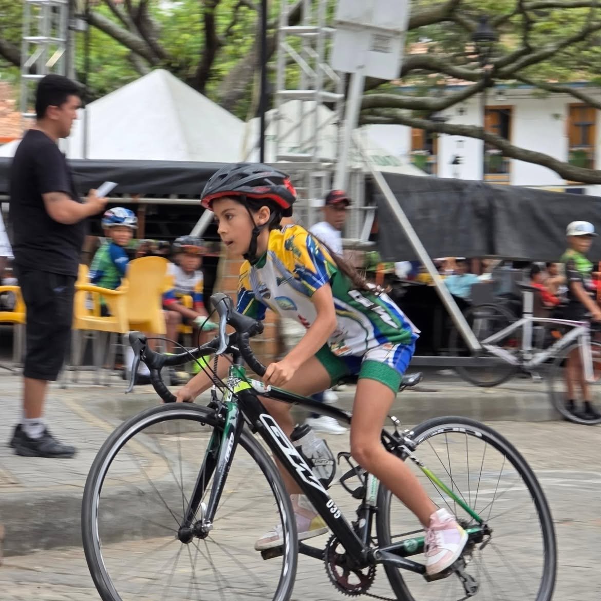 Granada_Stereo's tweet photo. Granada participó en el Festival de Ciclismo de Ciudad Bolívar. 

Resultados:
Categoría escolar: Isabel Orozco, campeona y Sofía Quintero, tercer puesto.
Preinfantil: Miguel Piedrahita, subcampeón.

#GranadaAntioquia #DeporteGranada #GSTUnaRadioLlenaDeHistorias https://t.co/TA3rrjh7Zv