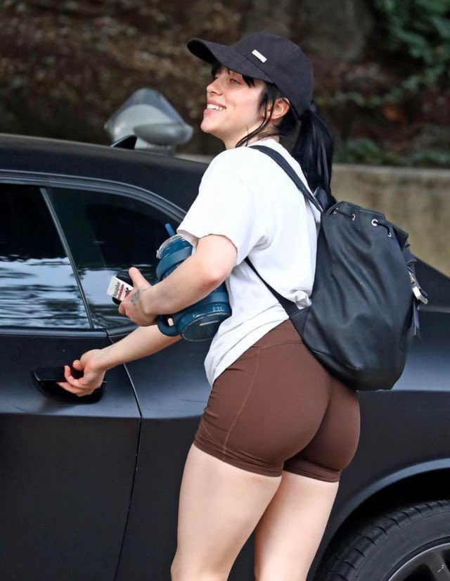 MewsynMe's tweet photo. That is the reason of why we love Billie 🔥🥵 https://t.co/kTw3OCikvD