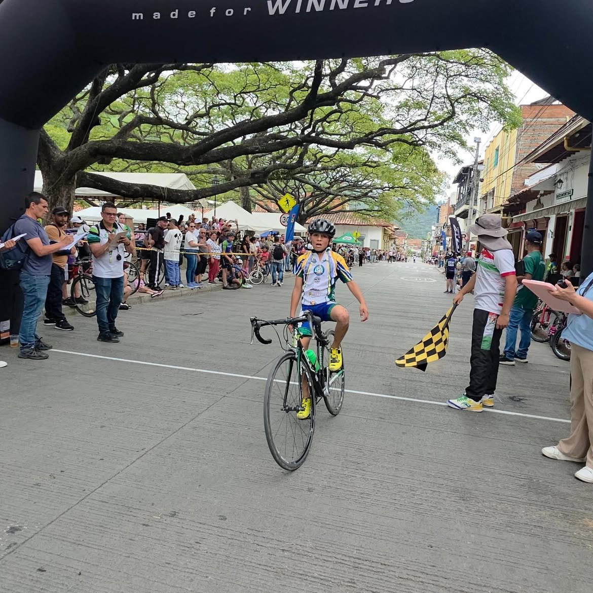 Granada_Stereo's tweet photo. Granada participó en el Festival de Ciclismo de Ciudad Bolívar. 

Resultados:
Categoría escolar: Isabel Orozco, campeona y Sofía Quintero, tercer puesto.
Preinfantil: Miguel Piedrahita, subcampeón.

#GranadaAntioquia #DeporteGranada #GSTUnaRadioLlenaDeHistorias https://t.co/TA3rrjh7Zv