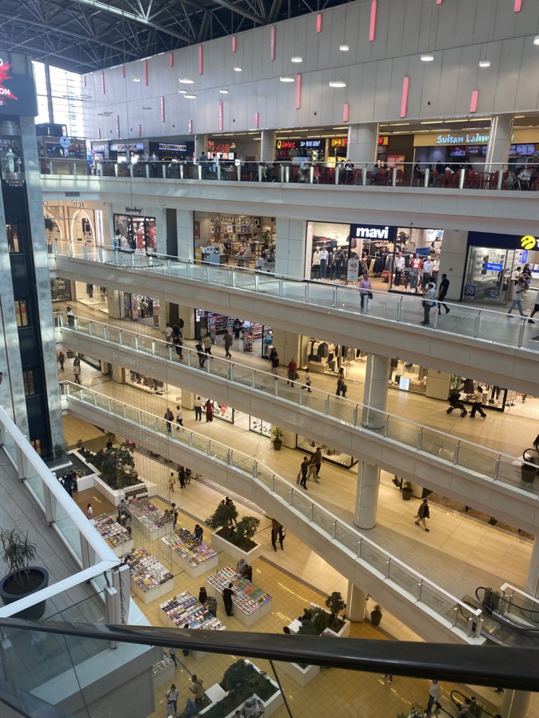 febeemre's tweet photo. kayseri senin gibi avm görmedi bir daha https://t.co/8oe34u33Zd