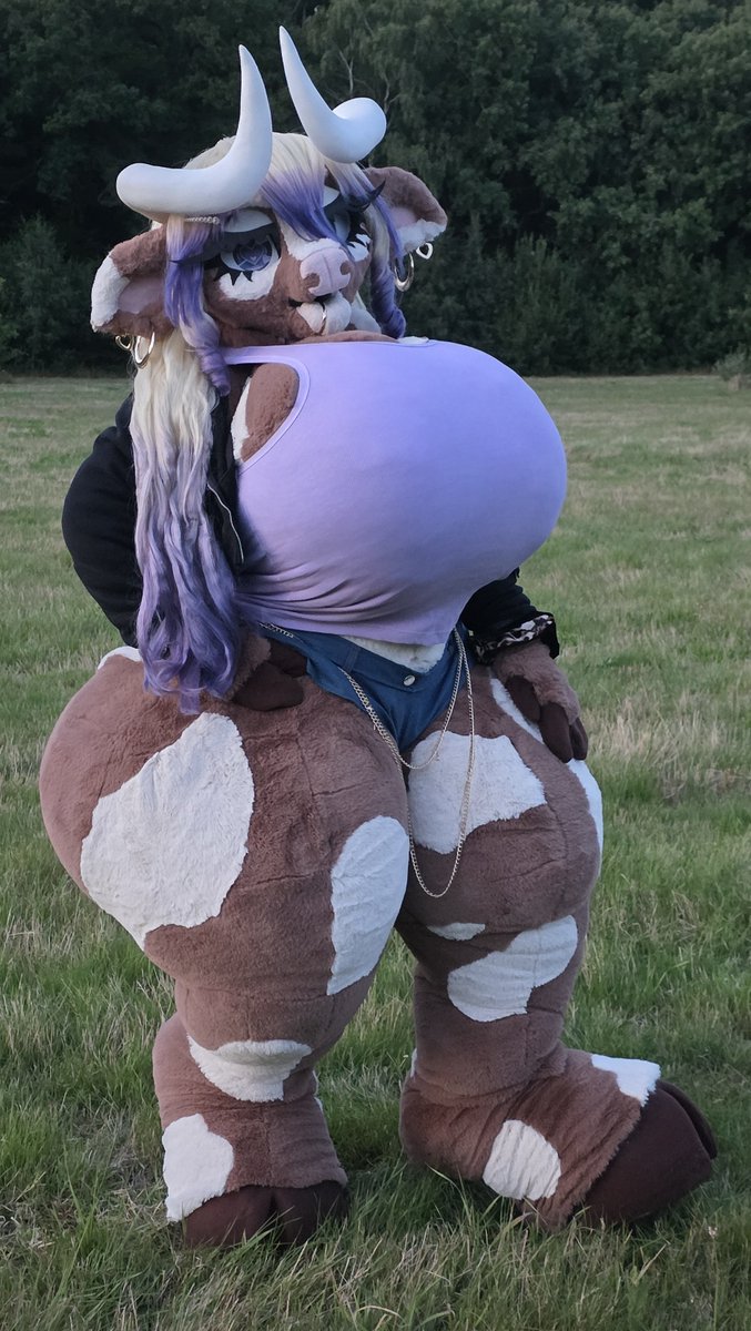 Milka_thecow's tweet photo. Enjoy the weather and enjoy nature, it does the soul good! Hope ya'll have great day!
#furry #fuirsuit #bovine #cow #thicc #bimbo https://t.co/B7OAFlYEYo