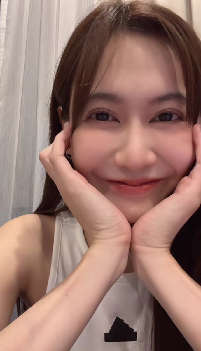 mcugls's tweet photo. posing cutely like that... yes, we're all in love with you

#NoeyKanteera https://t.co/ICeu9yu56L