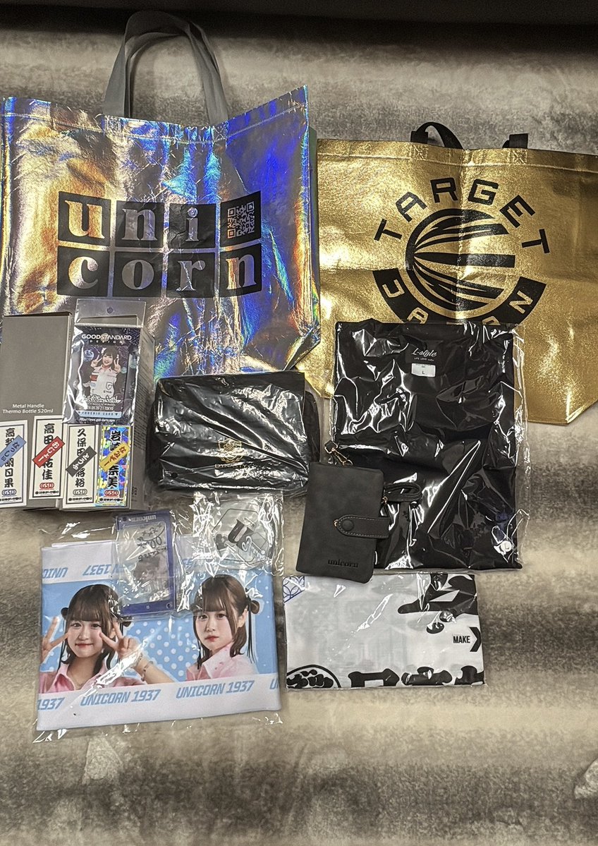 buun_x2's tweet photo. 今回のダーツ祭りの戦利品
圧倒的UNICORN(という名の雪華ちゃん)
バナー引けたの嬉しい！

友達と色んなブース周りながらバカはしゃいでめっちゃ楽しかった😁 https://t.co/m3vfgTIbqn