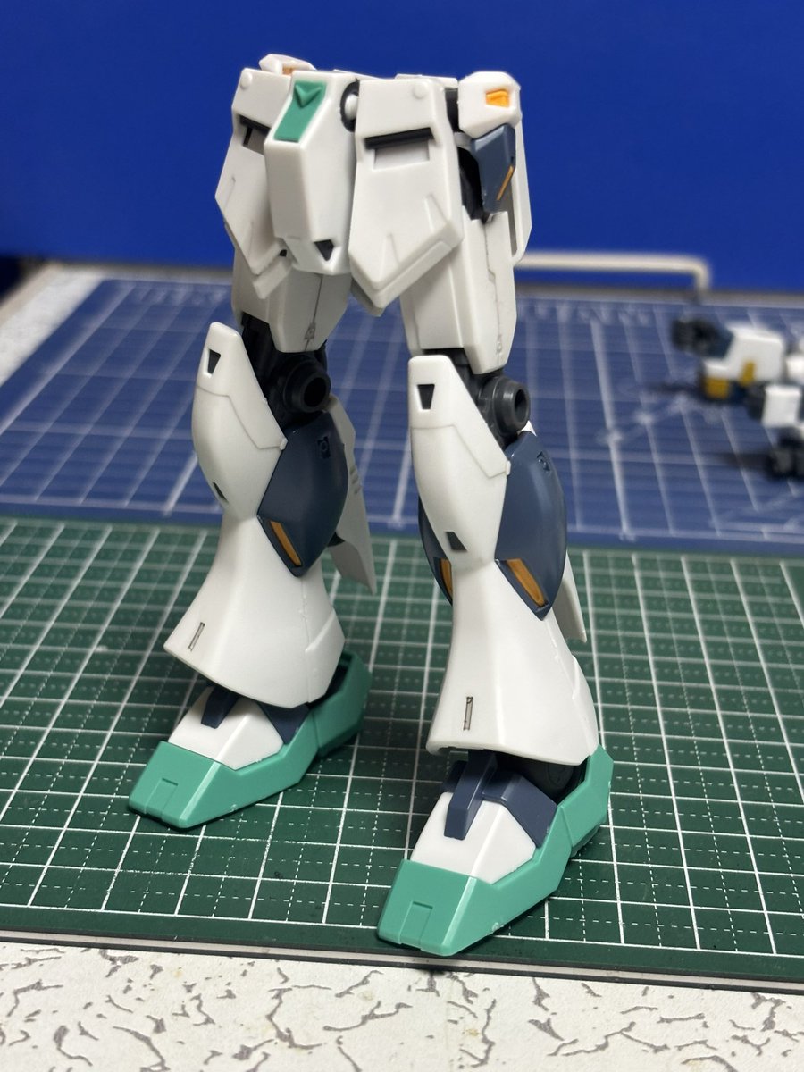 coler_0330's tweet photo. こんばんは♪
HGアリュゼウスの組み立て

量産型νガンダムの下半身まで
完成です😊✨
#ガンプラ
#ガンプラ好きと繋がりたい https://t.co/SG3vjyQPKM