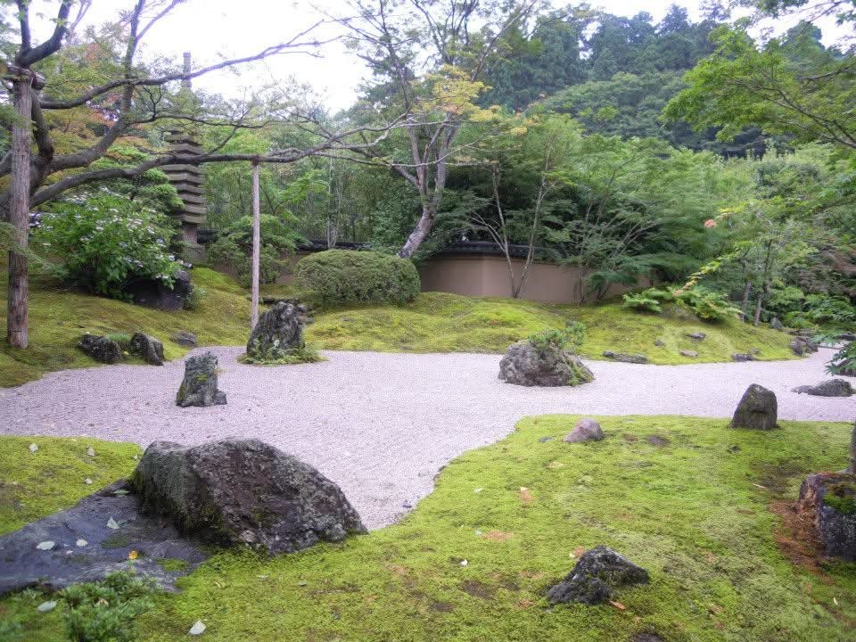 mido_u13's tweet photo. 振り返りお出掛け記録
宮城県 松島

円通院
瑞巌寺に隣接した寺院で、伊達政宗公の嫡孫『光宗公』の菩提寺だそうです

お庭がとても素敵
こちらは石庭の運外天地の庭
他に遠州の庭、白華峰西洋の庭、瞑想の庭とありました
四季折々の美しさを楽しめる素敵なお庭たち https://t.co/fDHuqDYML1