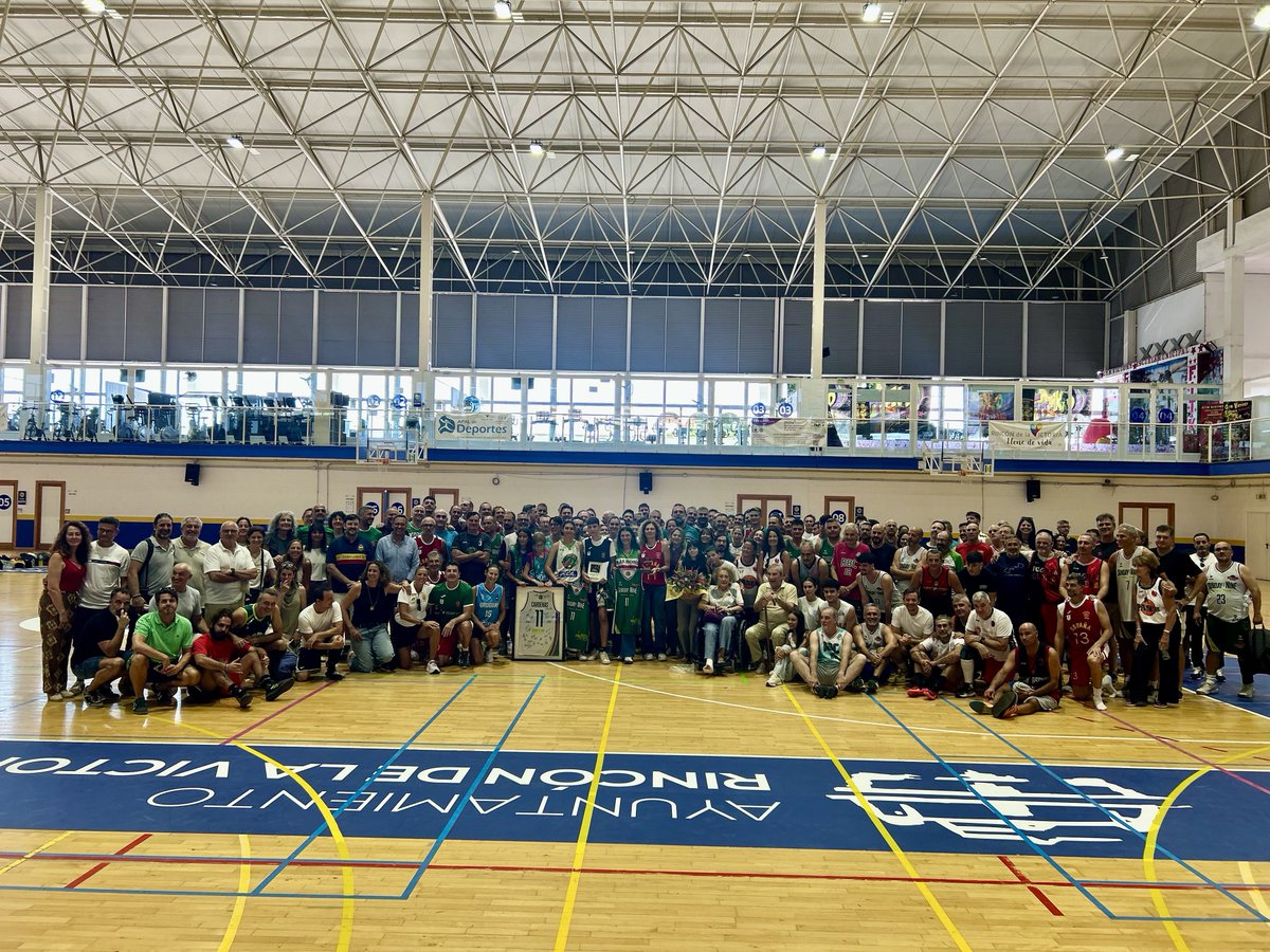 jaimeMT27's tweet photo. Domingo en el Rubén Ruzafa 🏀, en el MEMORIAL JOSE CARDENAS, gracias por la invitación! @RINCONBASKETCL1

#CDPO15.0
#siemprejuntos
#marearoja https://t.co/F81VuKyvY3