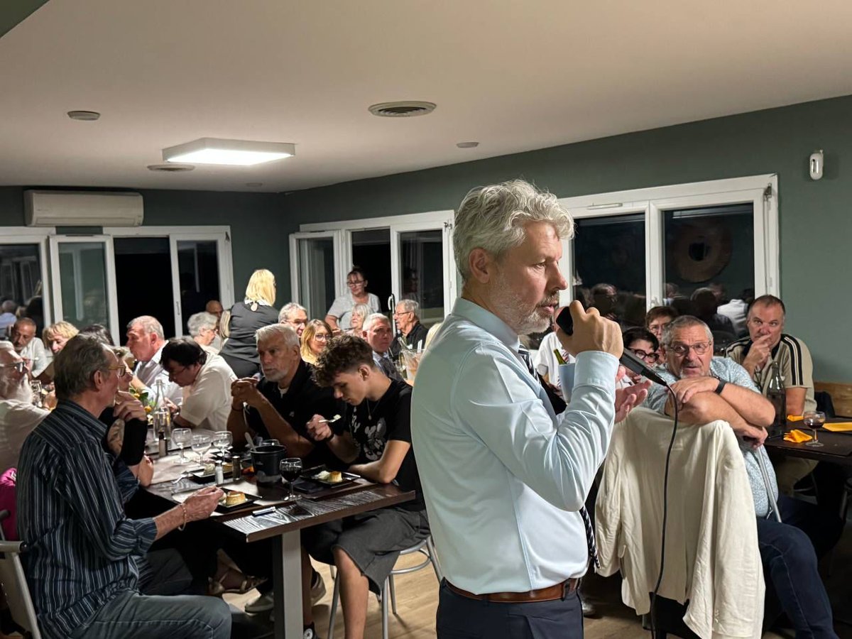 e_Fouquart's tweet photo. Merci à toutes les personnes venues de #Martigues, d'#Istres, de #SaintMitre et de #FosSurMer vendredi soir pour ce repas de la 13e circonscription, organisé avec Damien Broc . Un beau moment de convivialité et de joie !
Le @RNational_off est une grande et belle famille ! https://t.co/CzDjHY2wQ5