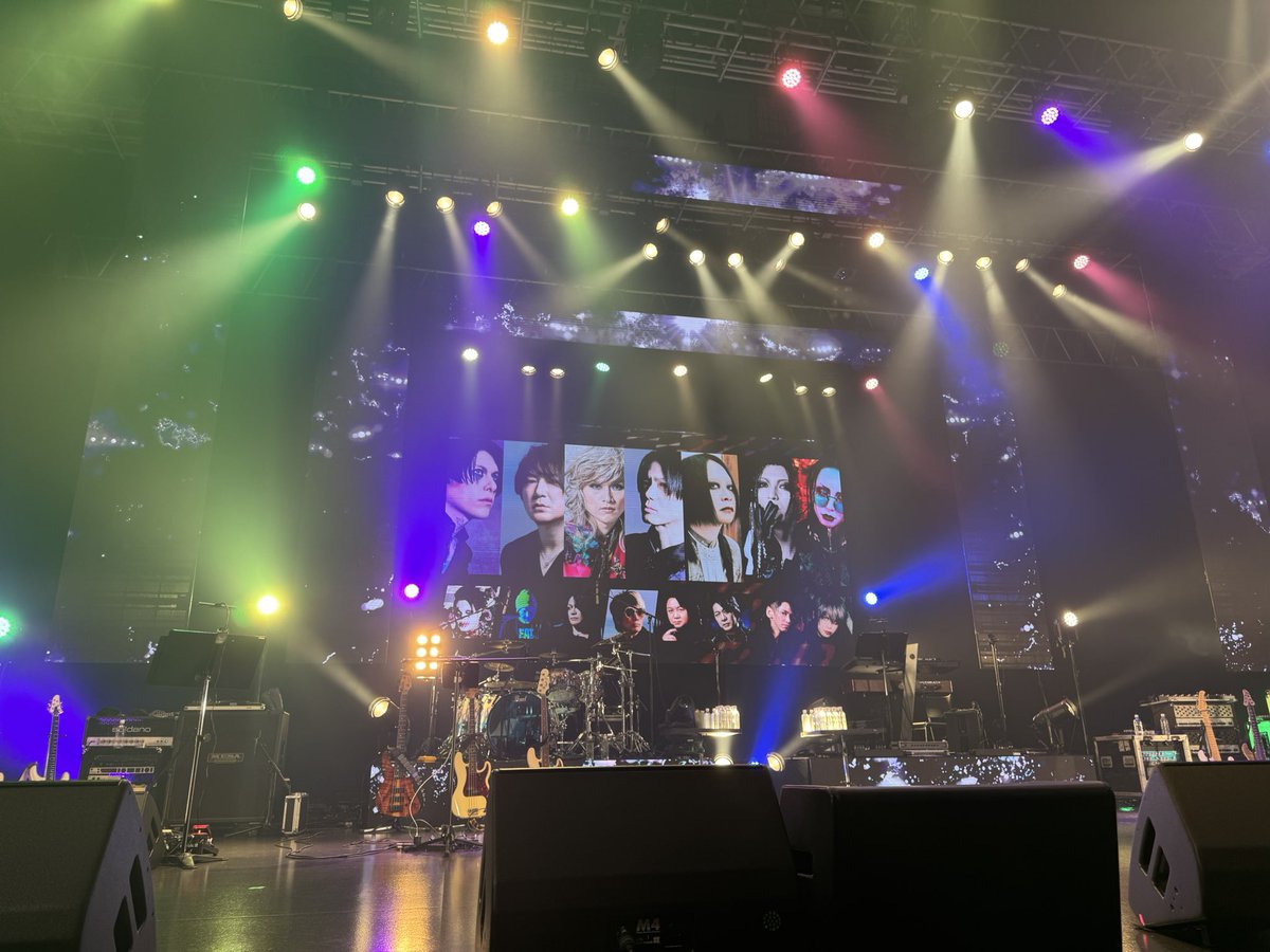 DearsKazu's tweet photo. ボサミまさかの最前でございました。

約4時間がマジであっという間に過ぎていく素敵時間でした。 https://t.co/lwCicaiLdb