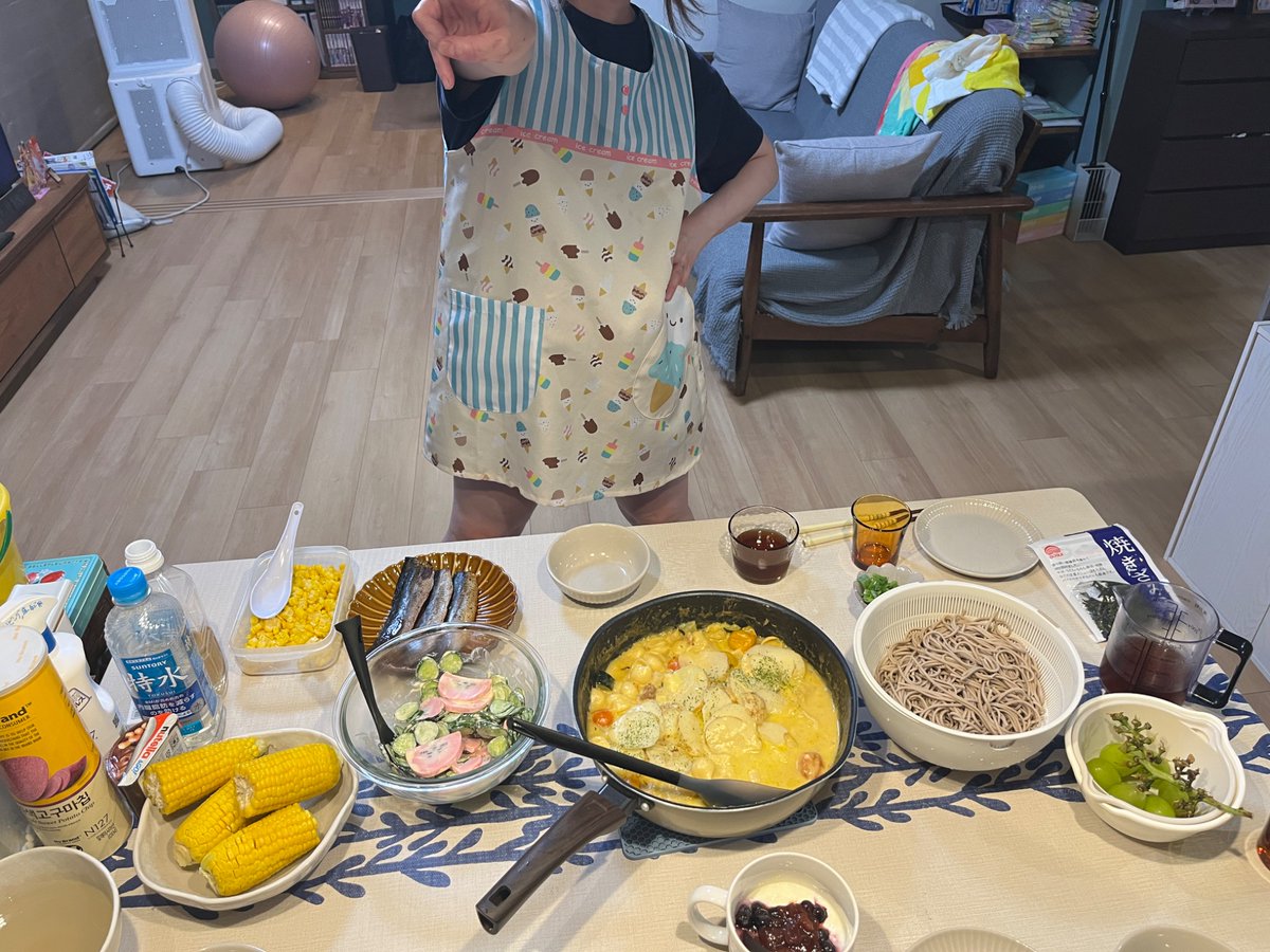 bonyaridebu's tweet photo. 昨日のポルペッタの残りを無理やりドフィネ風グラタンにした。あと娘のお土産そば。ポルペッタは美味しいけど1人分でいいかな…たくさん作りのから明日というスタイル
話しかけても携帯してスルーする娘。夫はそれを咎めない。2人は孤立型、私は受動型のアスペなので合わないのよな。疲れた https://t.co/tIjpuv6bNT