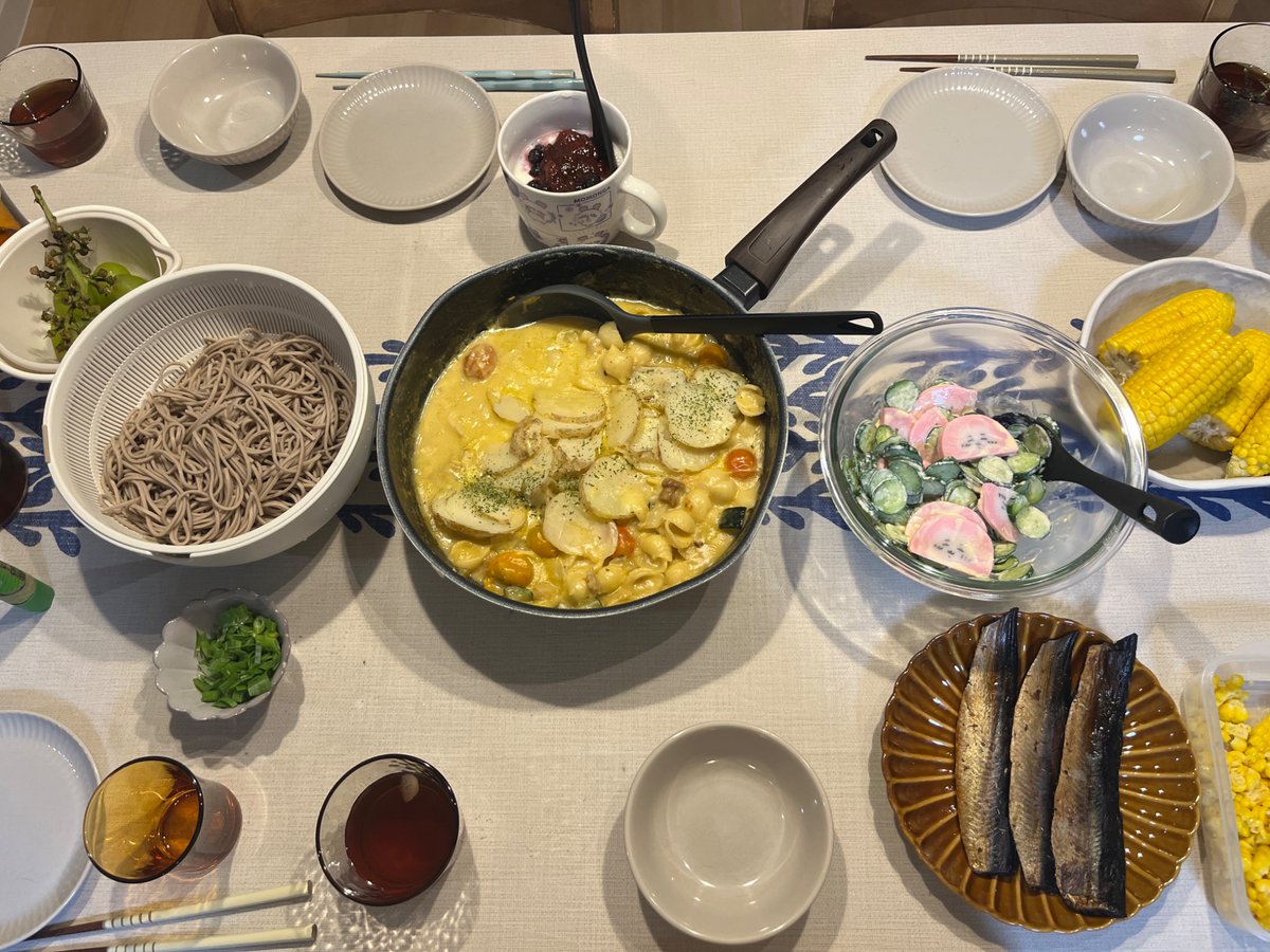 bonyaridebu's tweet photo. 昨日のポルペッタの残りを無理やりドフィネ風グラタンにした。あと娘のお土産そば。ポルペッタは美味しいけど1人分でいいかな…たくさん作りのから明日というスタイル
話しかけても携帯してスルーする娘。夫はそれを咎めない。2人は孤立型、私は受動型のアスペなので合わないのよな。疲れた https://t.co/tIjpuv6bNT