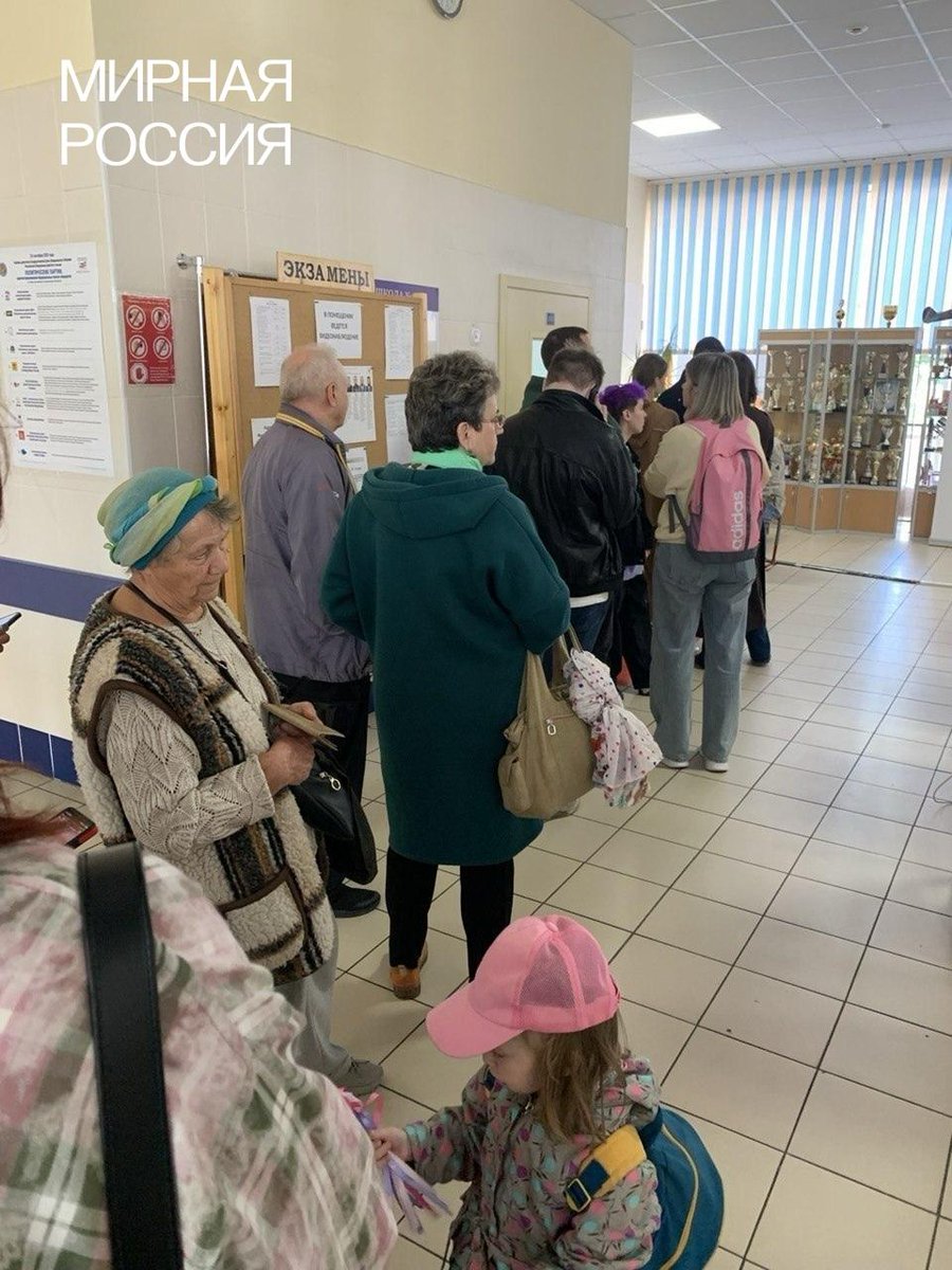 peaceful_russia's tweet photo. «Полдень за мирную Россию» в Митино, Москва https://t.co/fHsMy1x0Zb
