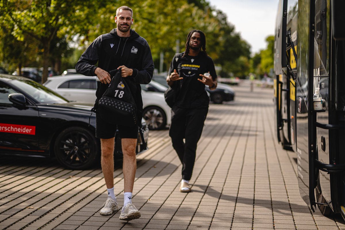 MHP_RIESEN's tweet photo. Bereit für das Schwaben-Derby! 

📸: Sascha Walther | #ULMLUD https://t.co/X47d61uxZW