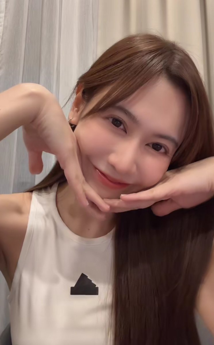 mcugls's tweet photo. posing cutely like that... yes, we're all in love with you

#NoeyKanteera https://t.co/ICeu9yu56L