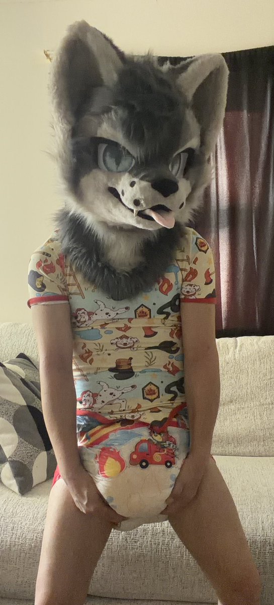 DiaperBoyNc's tweet photo. Happy super soaked Sunday! Caged and in my not so lil soakers diaper 😜 hope everyone has a good day https://t.co/MdIdiQwrSs