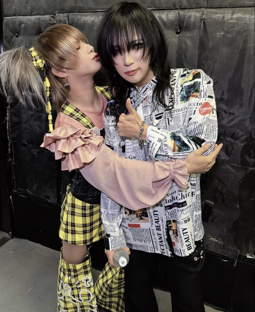 vr_yukimula's tweet photo. Festtoke!!2026ありがとうございました

あの日から約2年半
またこうやって千秋さんの隣に立てて、DEZERTの音楽をあんなにも近くで浴びれて水も浴びれて、本当に音楽を続けていて良かったです。
まだまだ遠い背中ですが一歩でも近づけるようこれからも追いかけます
今日は本当にありがとうございました！

そして乱入の際に落としてしまったピアスを届けてくれた方本当にありがとうございます😭