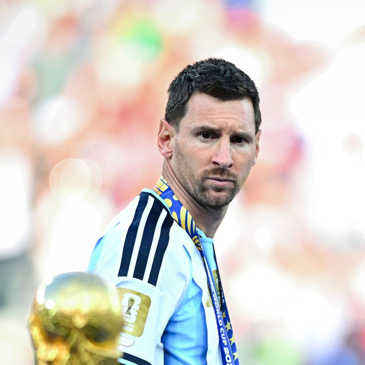 _BeFootball's tweet photo. 🚨 DE 17 À 278 € POUR LES ADIEUX DE LIONEL MESSI 🇦🇷 ! 🎟️

Pour son ultime match en sélection face au Bénin le 6 octobre au Monumental, l'AFA propose des tarifs très accessibles.

Seulement 17 € pour les enfants et entre 52 et 278 € pour les adultes. 💰

(@RMCsport) https://t.co/DS1LK5lVBV