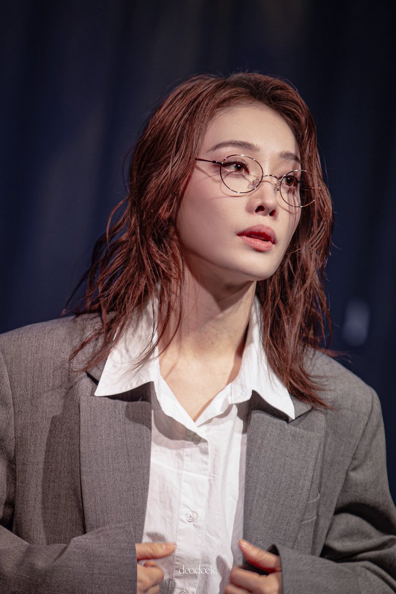 deodoek_'s tweet photo. 260919 까라마조프의 자매들 커튼콜

이반 #김히어라 https://t.co/awXgtlVXTw