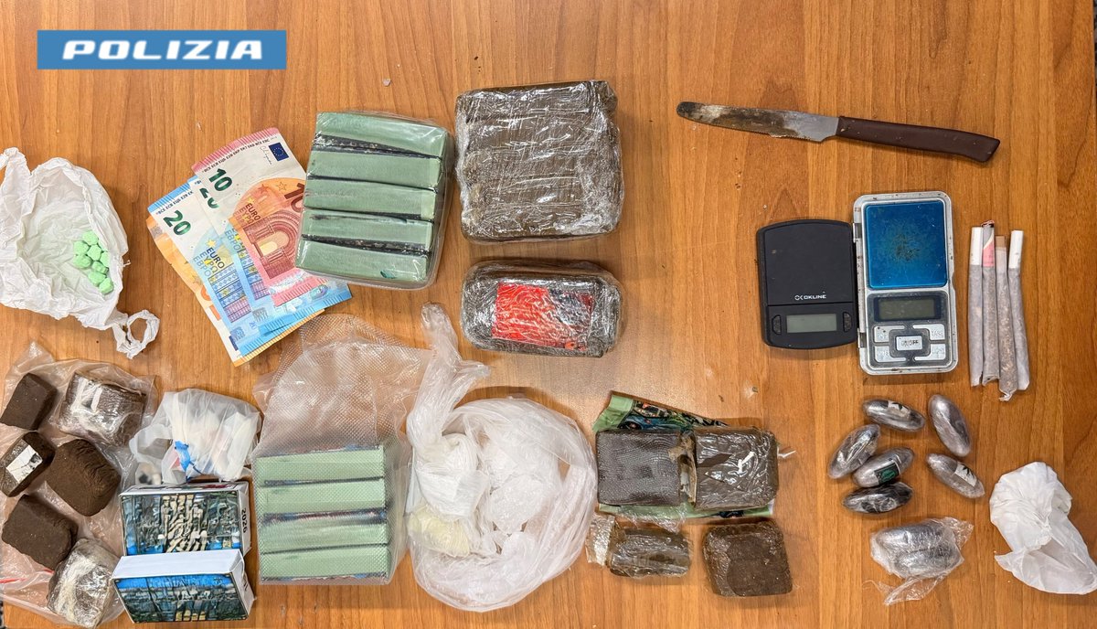 UmbertoZollo's tweet photo. Torino, droga nascosta in un freezer: due arresti a Barriera Milano 
https://t.co/kW2hCuaTUS 

#Torino #BarrieraMilano #PoliziaDiStato #SquadraMobile #CronacaTorino #Hashish #Ecstasy #Spaccio #Piemonte https://t.co/4zfsCKnMwE