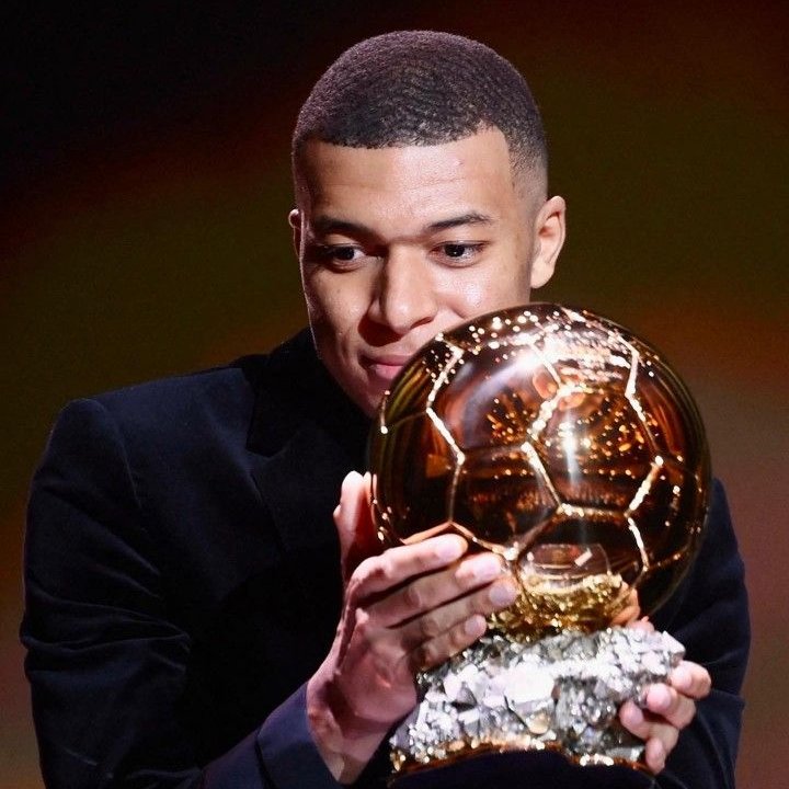 theMadridZone's tweet photo. 🚨 Samuel Umititi: "Who should win the Ballon d'Or? KYLIAN MBAPPE.

What he did last season was incredible, both for his club and for France, scoring so many goals.

He deserves it." https://t.co/Ce0SFveC4p