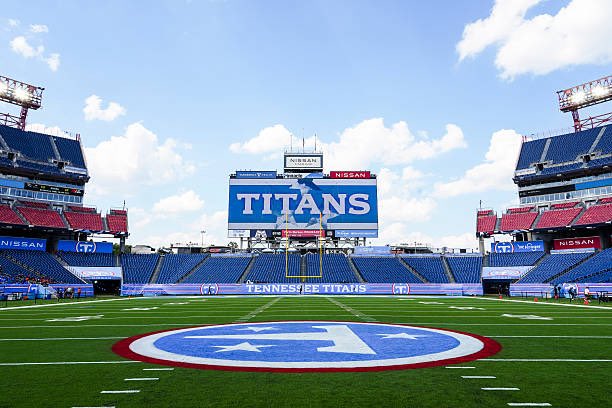 AdamSchefter's tweet photo. It is expected to be 95 degrees in Nashville for today’s Eagles-Titans game, with a heat index pushing past 105 degrees, making it one of if not potentially the hottest games in Titans’ franchise history. https://t.co/GfW5lahigL