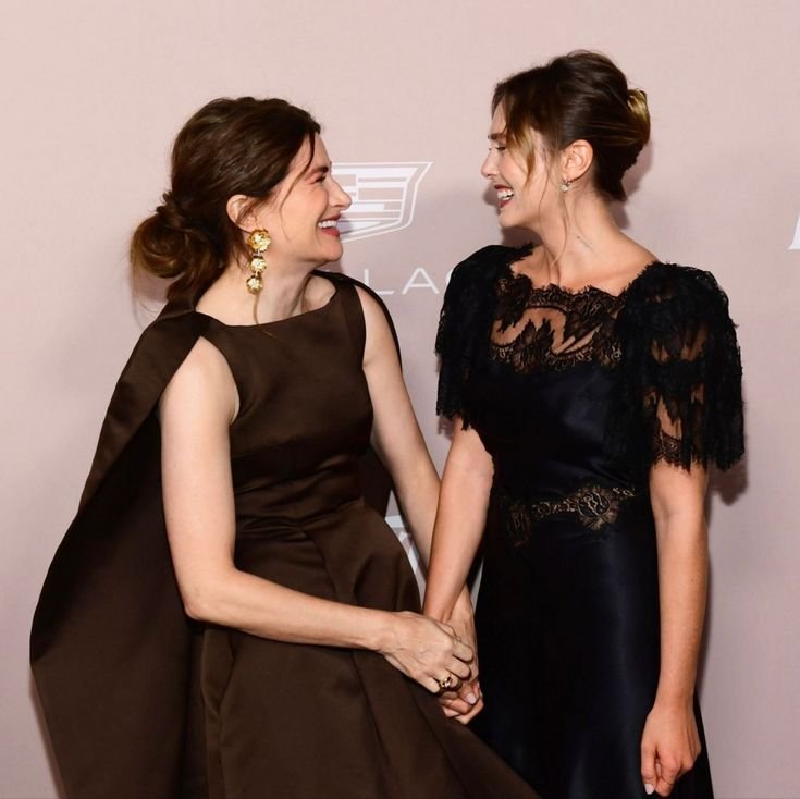 thelizzieaholic's tweet photo. I love you, kathryn hahn and elizabeth olsen. come back to me please. https://t.co/gdMPQ5Y1z7
