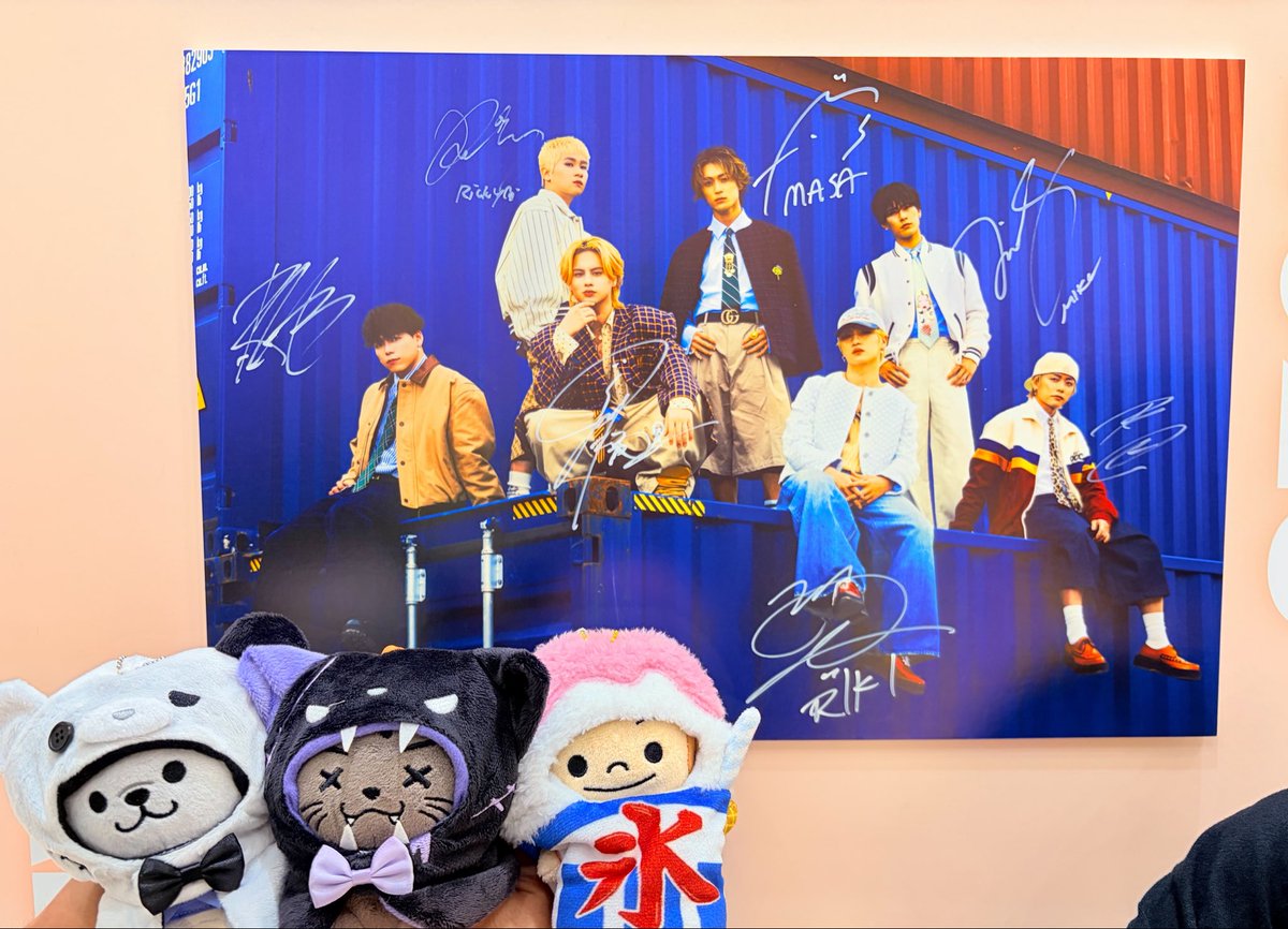 BBZ_250802's tweet photo. バリリリイベ〜!
初めて3人揃って着たけど、りゅせが「キッズも着れるんだ!!」って気づいてくれたらしくまじ感謝🙏新しいお洋服買ったり、色んなもの狙われたり、びびずな1日でした。
#BALLISTIKBOYZ
#BBZOO https://t.co/5j88xS5gu7