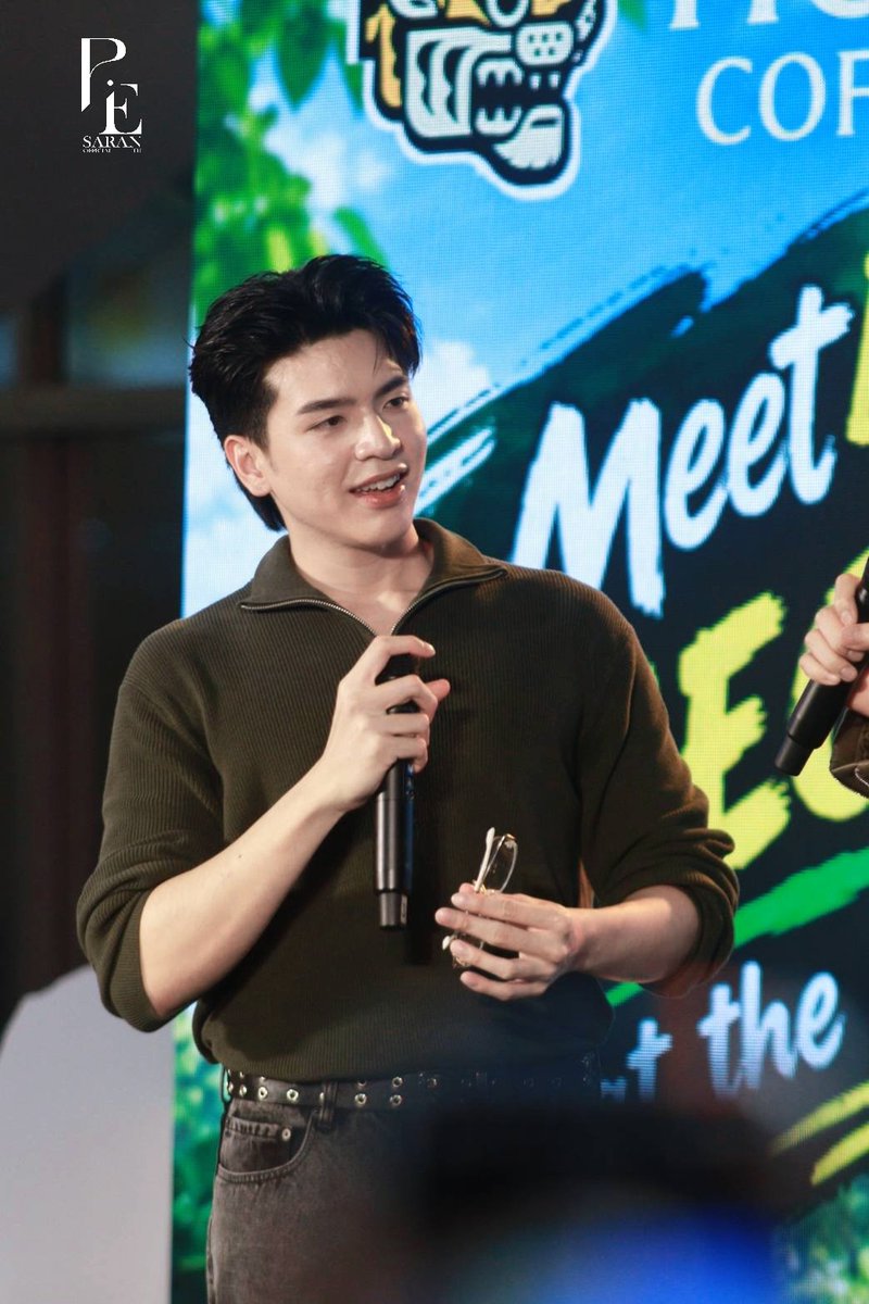 PieSaran_OFC's tweet photo. วันนี้ขอบคุณทางแบรนด์ @tigercoffeeth
ที่เชิญน้องพายศรัณวุฒิและน้องกอล์ฟพสธรมาร่วมงานและทำกิจกรรมชงสูตรกาแฟสุดอร่อยและเล่นเกมสนุกๆกับแฟนคลับด้วยนะคะ

ขอบคุณชาว #พริกแกง 🌶 ทุกคนที่เดินทางมาหากันและช่วยปั่นเทรนด์ในวันนี้ด้วยนะคะ เดินทางกลับบ้านปลอดภัยค้าบบบ

PIEGOLF WITH TIGERCOFFEE
#TIGERCOFFEEXPIEGOLF