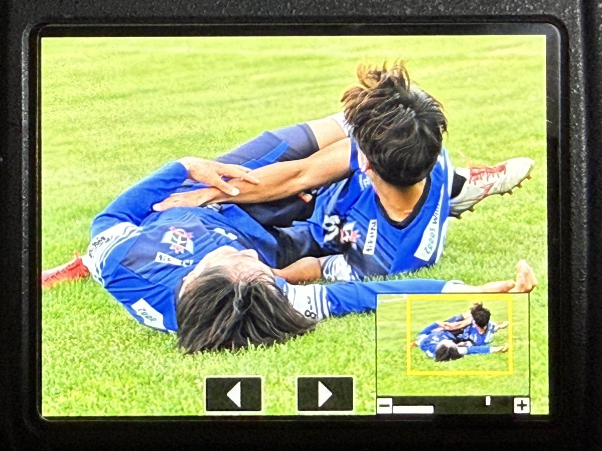 gi_ta_kcm's tweet photo. 瀬戸選手のゴール後の喜びは、コマ送りで見た方がおもしろい😂
紙面は1〜2枚、電子版も枚数が限られてさすがにコマ送りは載せないから、何らかの形で世に出す方法はないかなぁと考え中🤔 https://t.co/IHLdnUti32