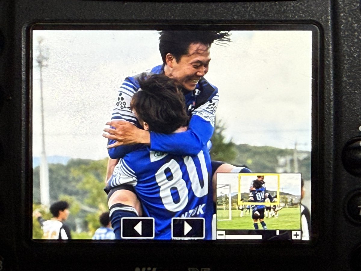 gi_ta_kcm's tweet photo. 瀬戸選手のゴール後の喜びは、コマ送りで見た方がおもしろい😂
紙面は1〜2枚、電子版も枚数が限られてさすがにコマ送りは載せないから、何らかの形で世に出す方法はないかなぁと考え中🤔 https://t.co/IHLdnUti32