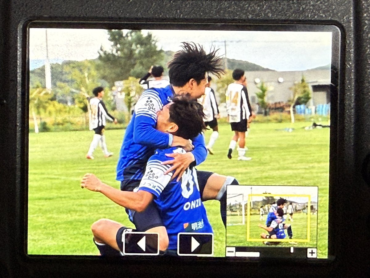 gi_ta_kcm's tweet photo. 瀬戸選手のゴール後の喜びは、コマ送りで見た方がおもしろい😂
紙面は1〜2枚、電子版も枚数が限られてさすがにコマ送りは載せないから、何らかの形で世に出す方法はないかなぁと考え中🤔 https://t.co/IHLdnUti32