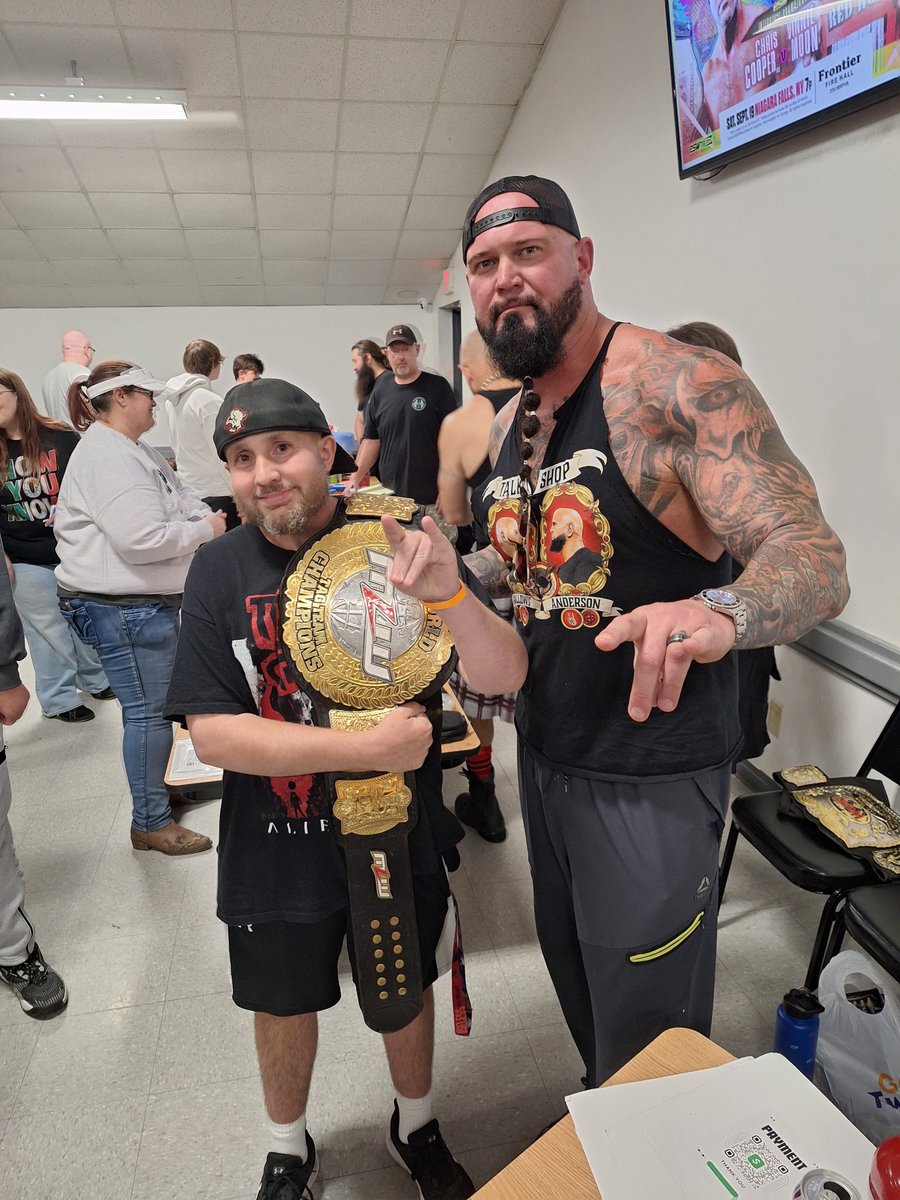 snide13659's tweet photo. Met former WWE, TNA, and New Japan Pro-Wrestling. Superstar  And current one half of the m l w tag team champions luke gallows / 
@The_BigLG  @e https://t.co/L1rQroXL9P