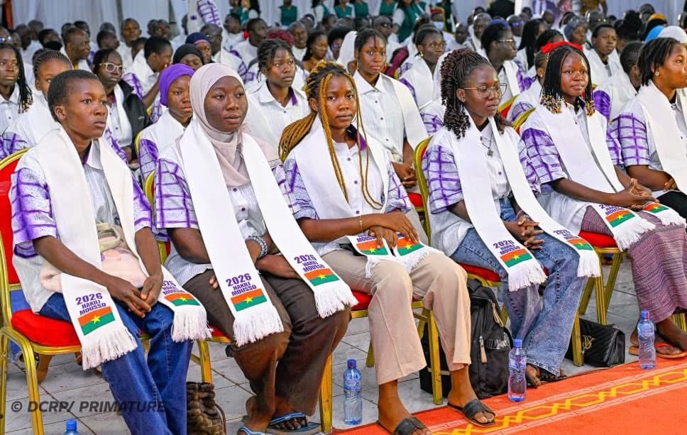 PascalSankvy2l's tweet photo. 🇧🇫✨ Hakili Mousso 2026: Burkina Faso homenageou 84 jovens finalistas em Matemática, Física e Química, promovendo a excelência científica feminina e incentivando mais meninas a seguir carreiras nas ciências. 🎓🔬

#BurkinaFaso #HakiliMousso #Science #Faso https://t.co/c4ybI5Vv6g