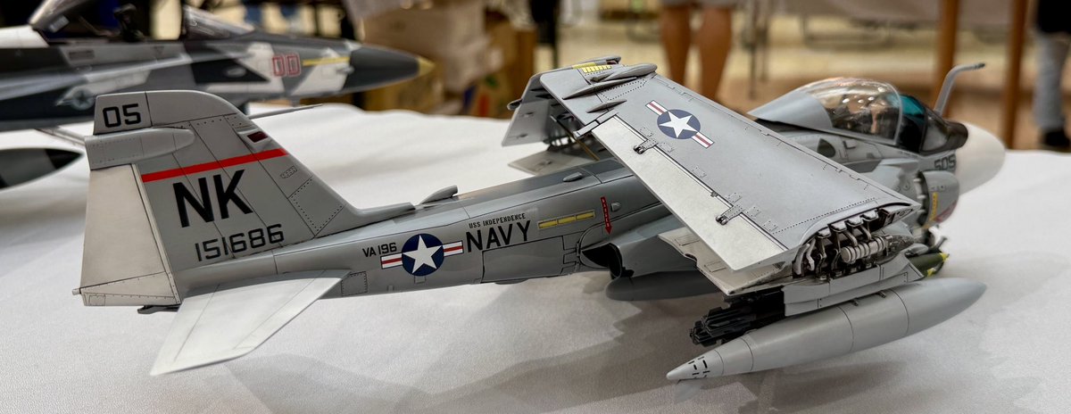 heygoro384's tweet photo. 映画"イントルーダー怒りの翼"仕様のA-6（1/48 キネティック）

まさかこの機体が観れるとは！良いですねぇ〜😆👍
アグレスのF/A-18もカコイイ‼️

#奈良模型愛好会　#奈良模型愛好会秋展 https://t.co/dUU9gWXBHv
