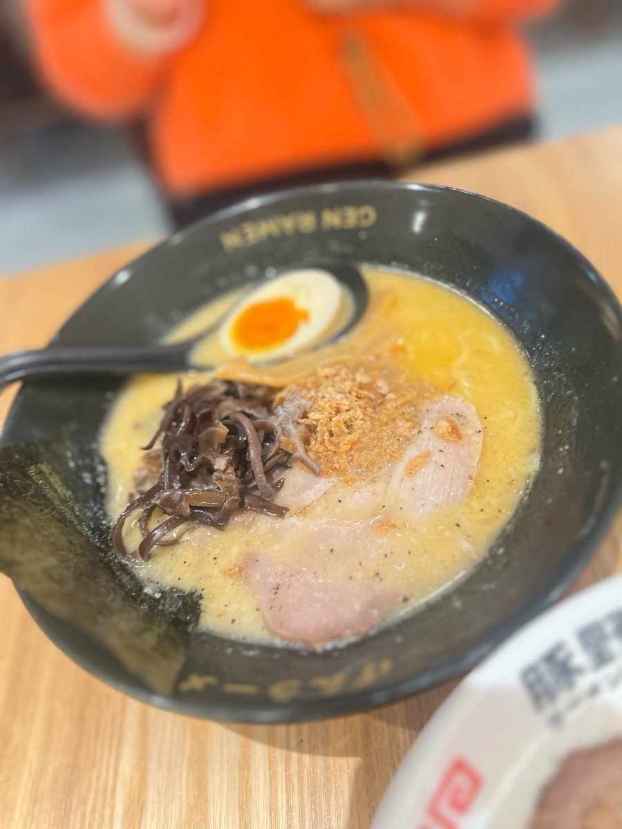 HongNabrit13gl's tweet photo. [A warm bowl of tonkotsu ramen, steam curling up in the quiet late night, waiting for you here.] https://t.co/wxtwK7VADo
