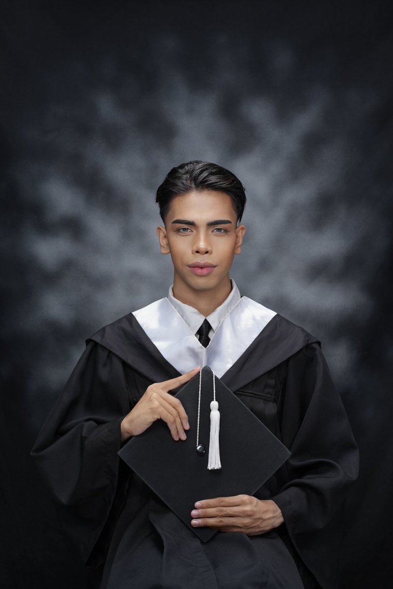 Edsa_Xxtra's tweet photo. Now Rupaul im coming to you! 🤜

Aldiano, Arjem S. 
Bachelor of Arts in Literary and Cultural Studies
Polytechnic University of the Philippines, Class of 2026
𝐂𝐔𝐌 𝐋𝐀𝐔𝐃𝐄 🏅 https://t.co/tXVifiE8VC