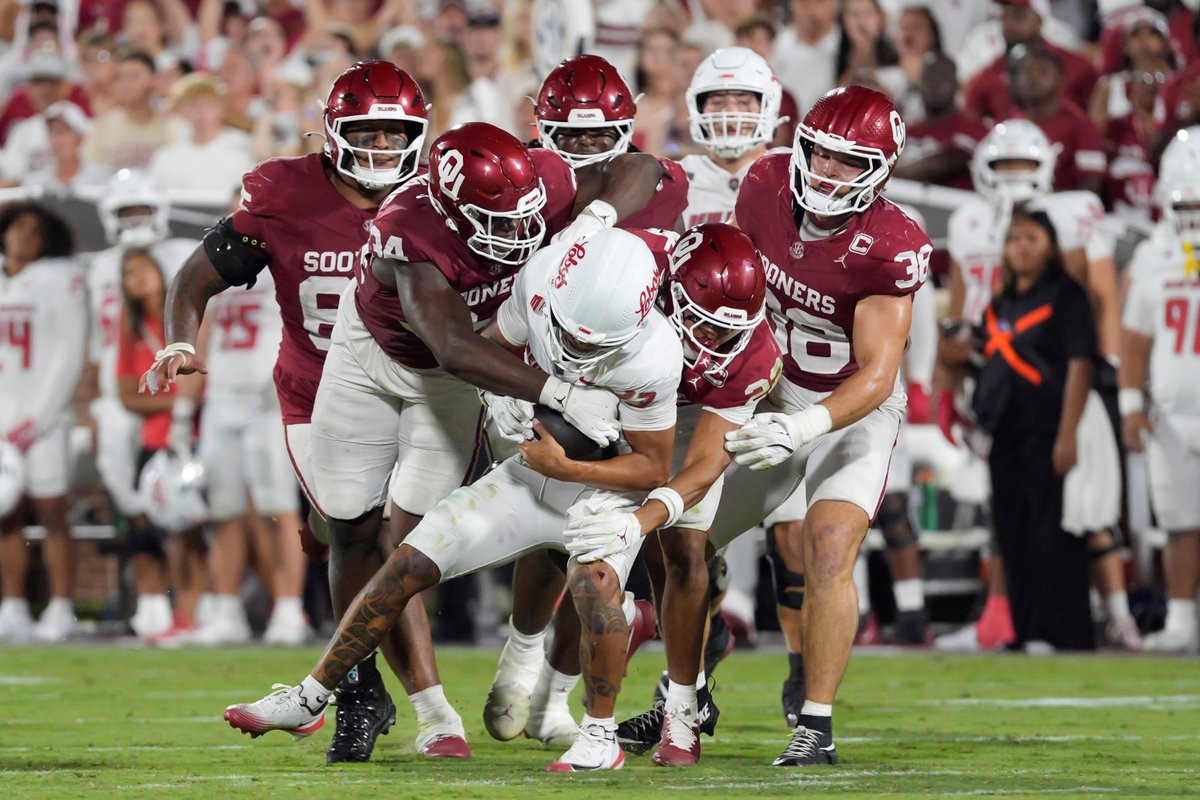 CamMellor's tweet photo. Our @PFN365 highest-graded defenses through 3 weeks:

Oklahoma: 97.8
Iowa: 97.7
Kansas State: 95.6
LSU: 94.5
Indiana: 94.3
Penn State: 94.0
New Mexico: 93.8
Ohio State: 93.2
Notre Dame: 92.9
Michigan: 92.6
Utah: 91.7
Washington: 91.4
TCU: 89.9
Baylor: 89.4
Oklahoma State: 89.3 https://t.co/GUS5OfKYpC