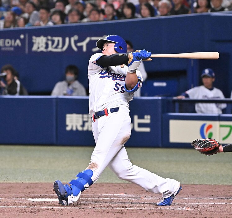 gnomotoke's tweet photo. 【中日】細川成也が2打席連発「大野さんの10勝がかかっていたで」 快勝で4位ヤクルトと0.5差接近（東スポWEB）-Yahoo!ニュース https://t.co/OOGXHZ7ggB

中日は20日の広島戦（バンテリン）に8―5で勝ち、4位・ヤクルトに0・5ゲーム差に接近。先発の大野雄大投手（37）は10勝目（6敗）をゲットした。 https://t.co/xJ0IyQKfK0