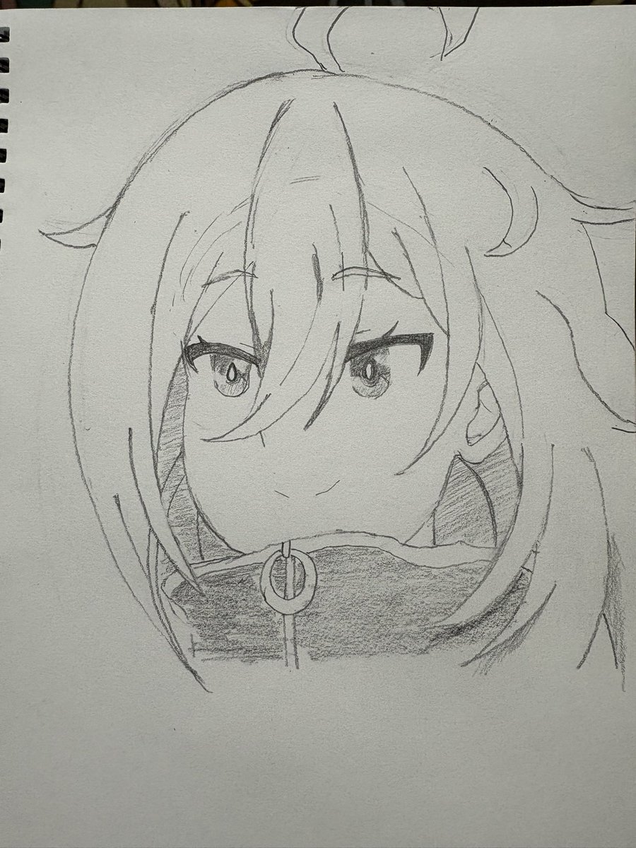 inner_crimson's tweet photo. 2週間ほどサボっちゃいましたが、イラストトレーニング再開します。
オリジナルキャラだと過去の記憶を手繰り寄せて描くことになり、
何か「古臭さ」がほのかに漂ってしまうので
最近(？)のアニメの
お気に入りキャラの模写をして
最近の曲線の描き方や顔の各パーツの配置などの感覚をアップデートしようと思います。😊
という事で今夜模写したのは
ひつじちゃん、じゃなくて
比嘉つつじちゃん。