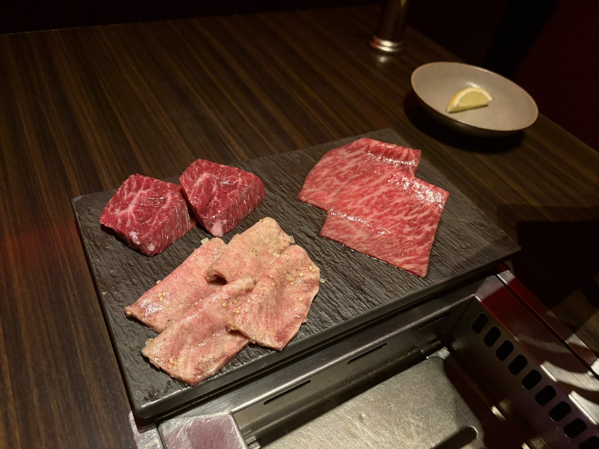 candy___luvu's tweet photo. うしごろ 極コース🥩
肉寿司も追加🤭 https://t.co/hM1XYjL9KN