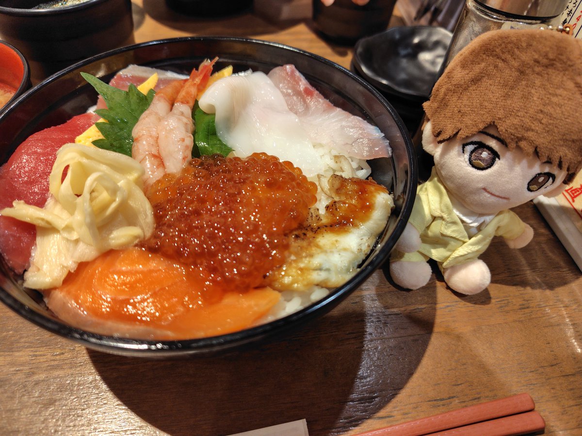Y63374431's tweet photo. 新潟では海鮮食べて、良席にも入れて大満喫した1日でした〜！
オーラスにみかんネット衣装見れて、スノドも聞けて嬉しかった！
キスマイにまたドームで会えますように💛 https://t.co/iMxH8v1Pff