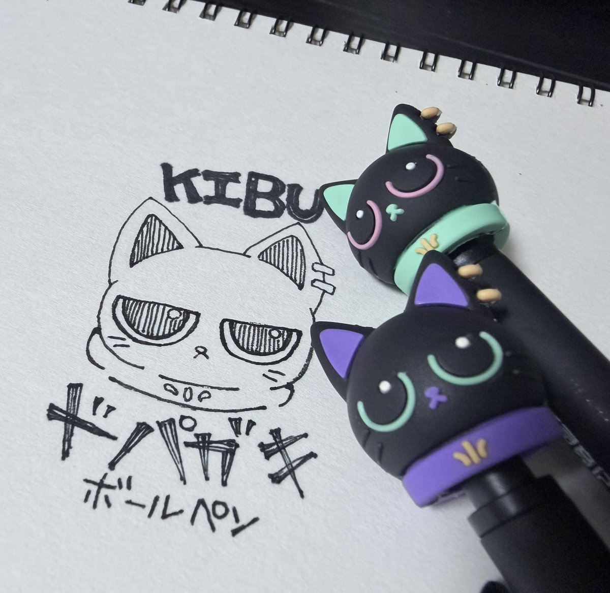 washiya0's tweet photo. ドパガキがドパガキ��ールペンを使って
ドパガキボールペンにいる猫を書いた
かわいい(かわいい) https://t.co/8HH3kF8VL6
