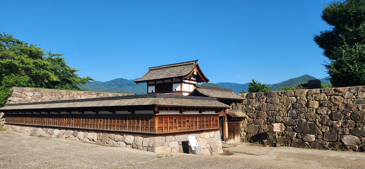 tomopachi's tweet photo. 松代城の太鼓門(大手)の枡型虎口と、北不明門(搦手)の枡型虎口。
#思わず感心する虎口をあげてください https://t.co/XLQlfFwbKO