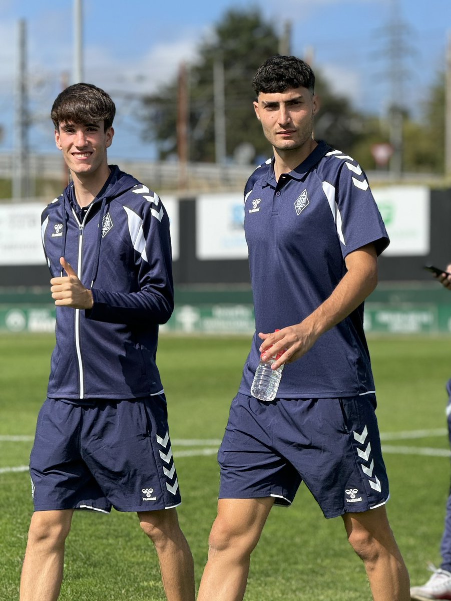 SDAmorebieta's tweet photo. ๐ ยกHola @RacingCantera! Ya estamos aquรญ.
Creo que un par de caras os suenan ๐
#RayoCantabriaAmorebieta
#aupaAZULES https://t.co/LLnHG64bdi