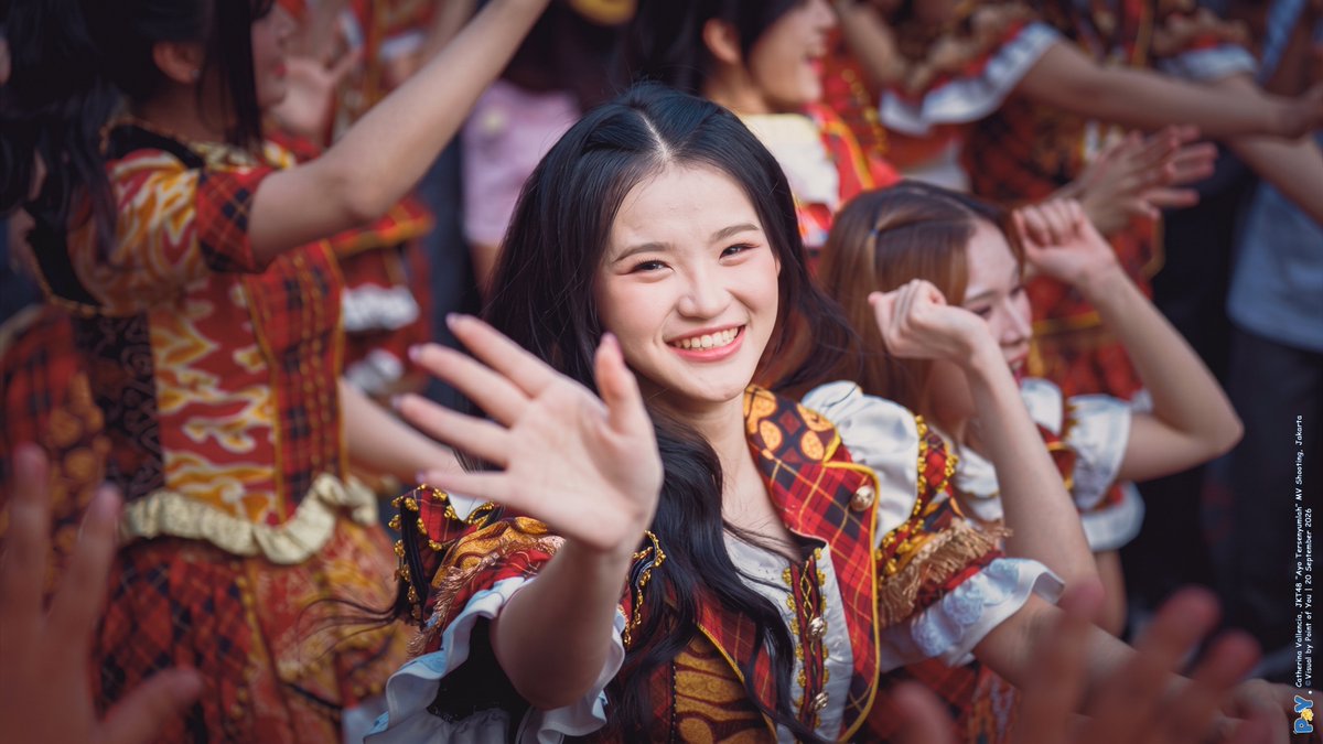 _pointofyou's tweet photo. "Tertawalah, merayakan indahnya hari ini dan selamanya."

- @CErine_JKT48 

#PointofYou #CatherinaVallencia #ERINE https://t.co/a5aJuG3hHi