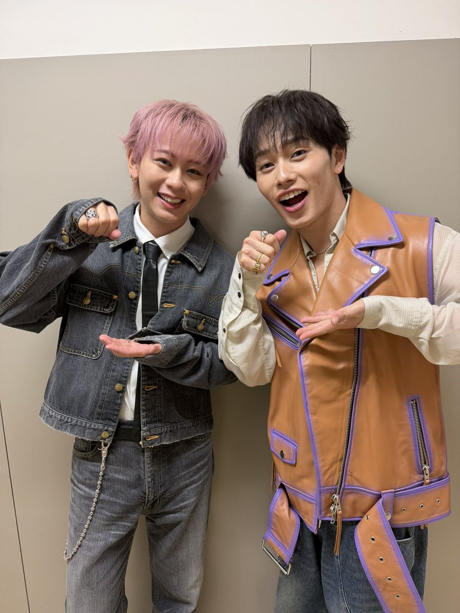 riji2017's tweet photo. 全然違う個性が良い感じに
混ざり合って楽しいイベントに
なってました。
思わず笑ってしまった😊
#超チャーハン
#超特急シューヤ　#超特急マサヒロ https://t.co/qERHuUcUzM